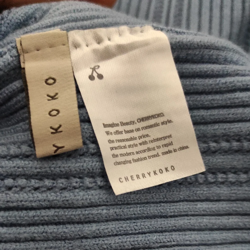 Blue Mock Neck Top (INTERNATIONAL) 💙 - Picture 4 of 8